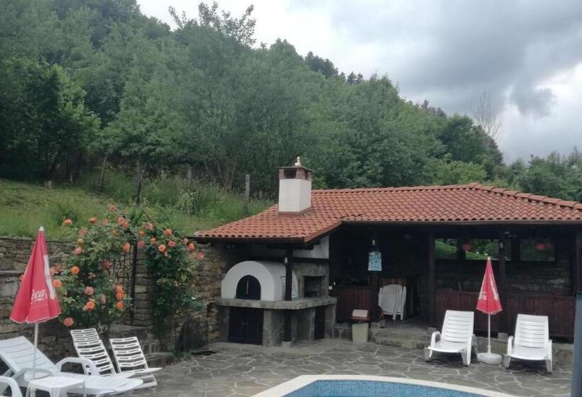 Family Hotel Chiflik Hills