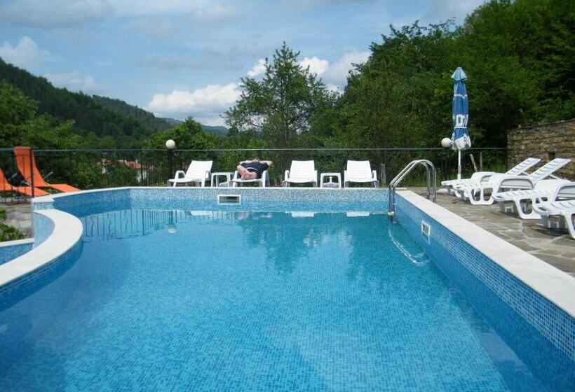 Family Hotel Chiflik Hills