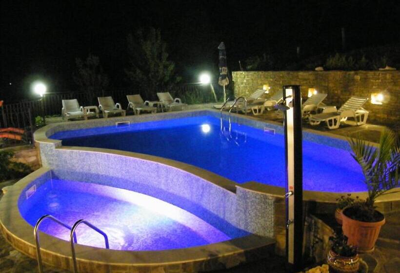 Family Hotel Chiflik Hills