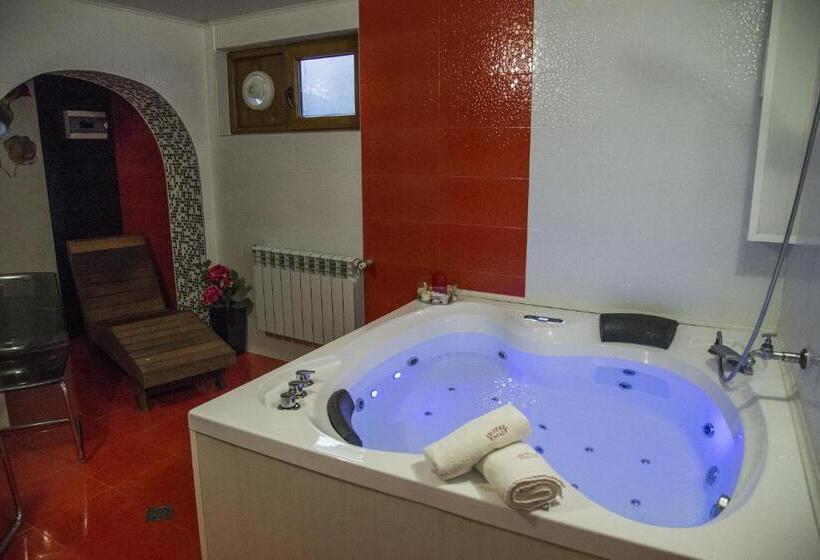 Family Hotel Emaly Green