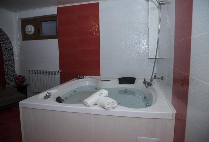 Family Hotel Emaly Green