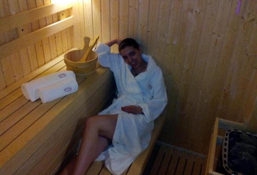 Family Hotel Emaly Green