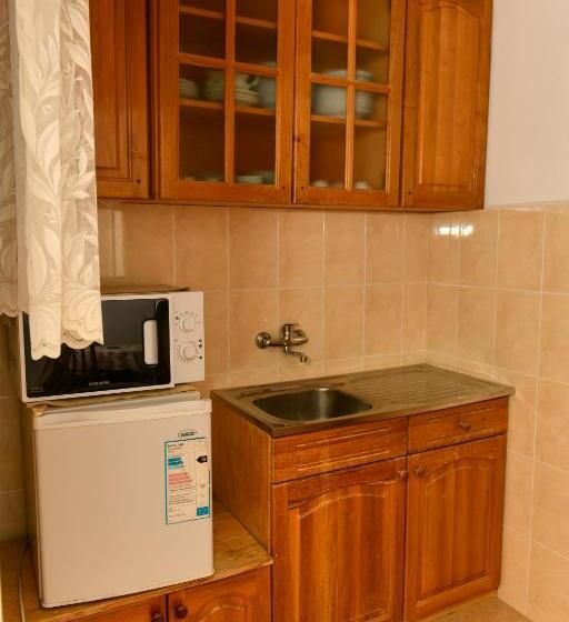 בית מלון כפרי Blyan Family