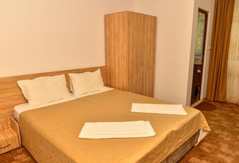 בית מלון כפרי Blyan Family