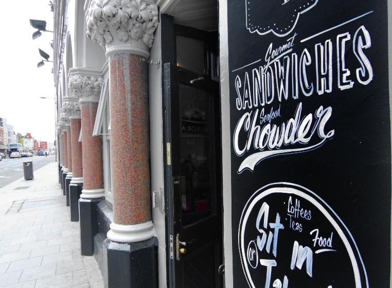 פנסיון Eccles Townhouse