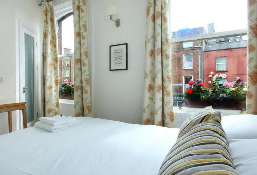 פנסיון Eccles Townhouse