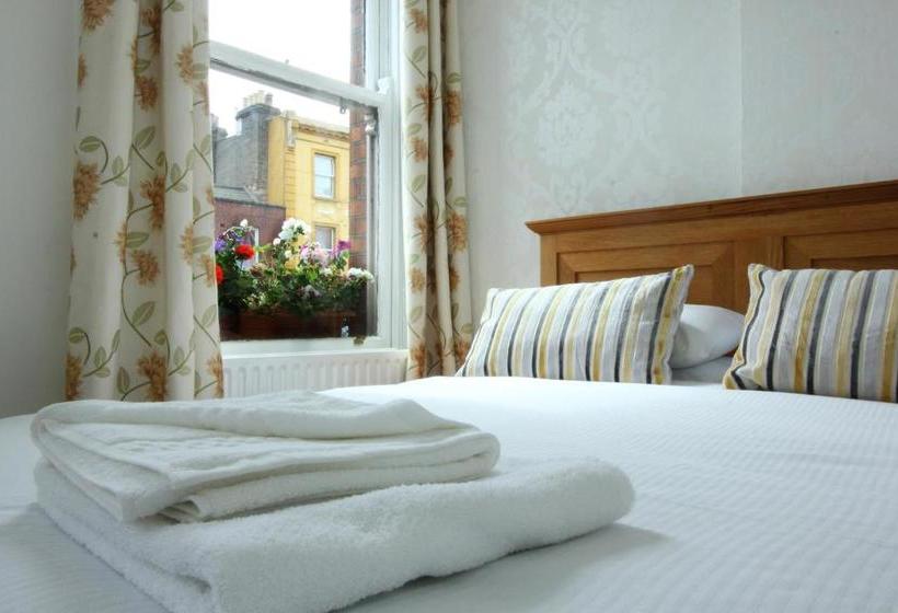 פנסיון Eccles Townhouse