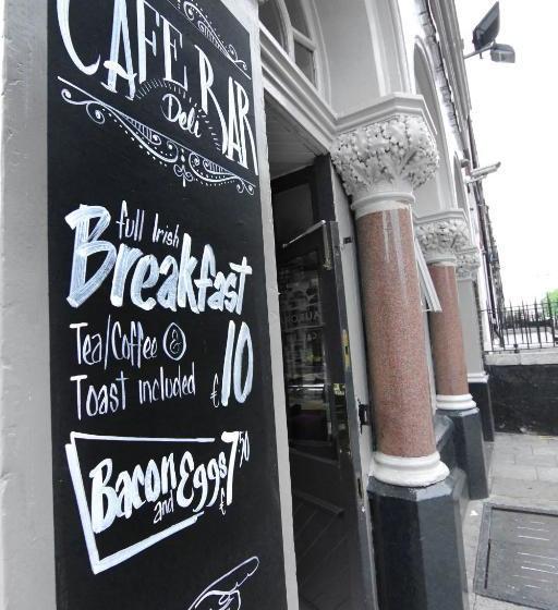 פנסיון Eccles Townhouse