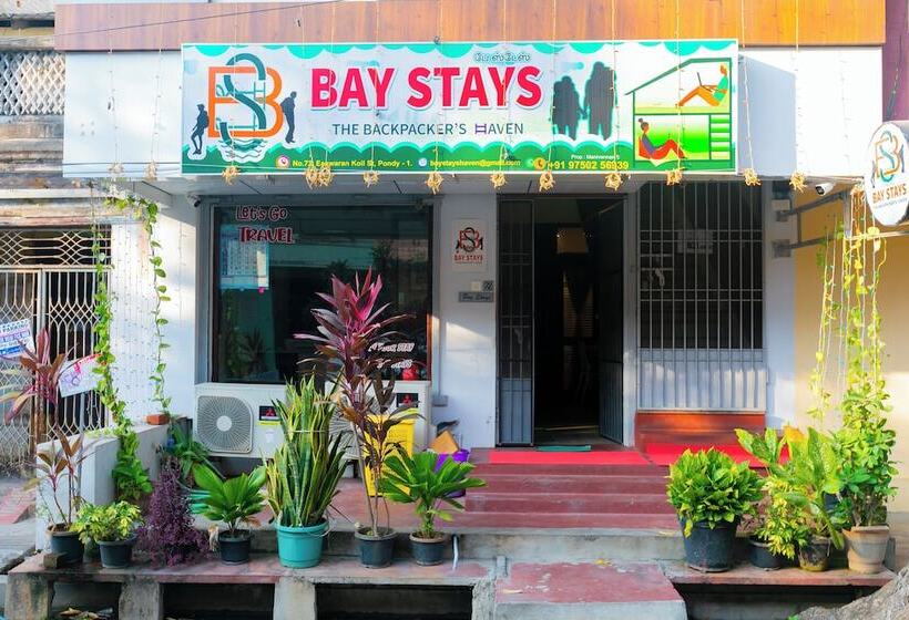 تختخواب و صبحانه Roscotel Bay Stays 2bhk Near White Town