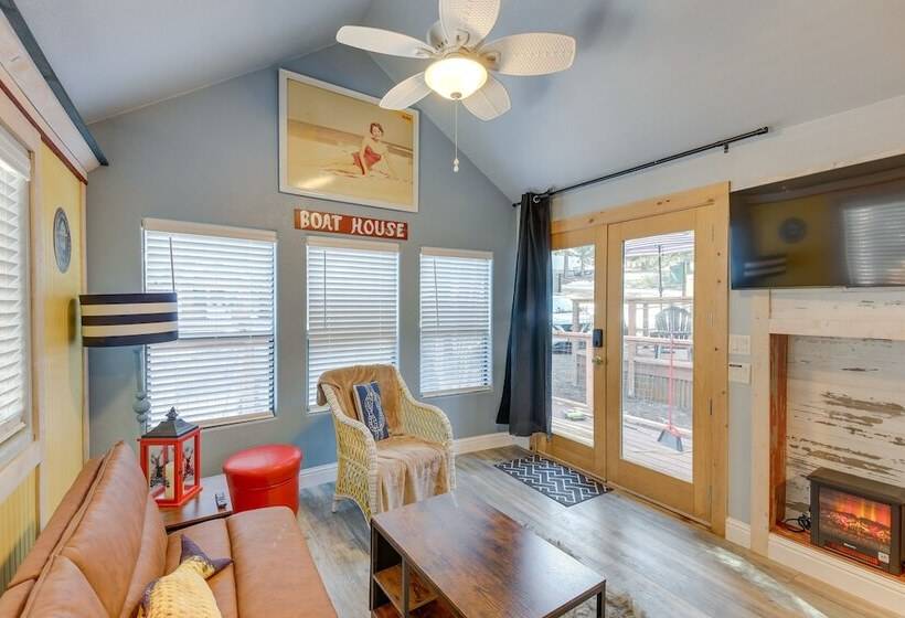 Cozy Lake Almanor Cabin, Outdoor Adventures Galore