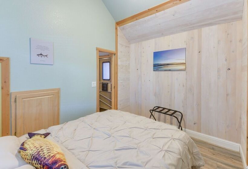 Cozy Lake Almanor Cabin, Outdoor Adventures Galore