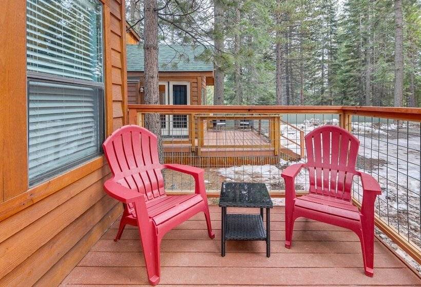 Cozy Lake Almanor Cabin, Outdoor Adventures Galore