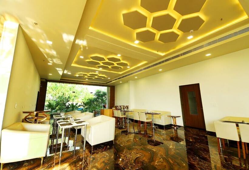 Amarvilas Hotel And Resort