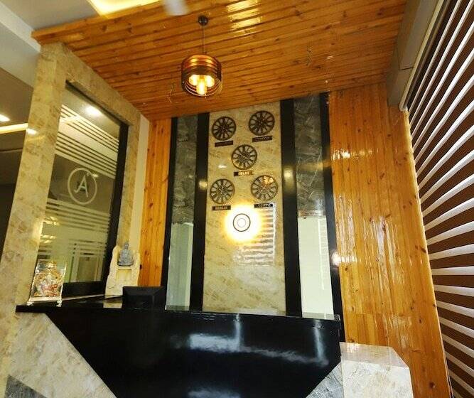 Amarvilas Hotel And Resort