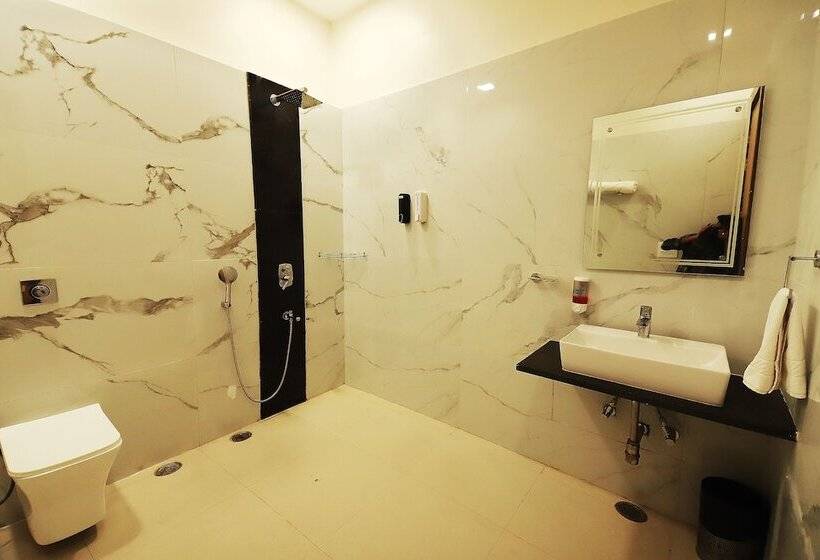 Amarvilas Hotel And Resort