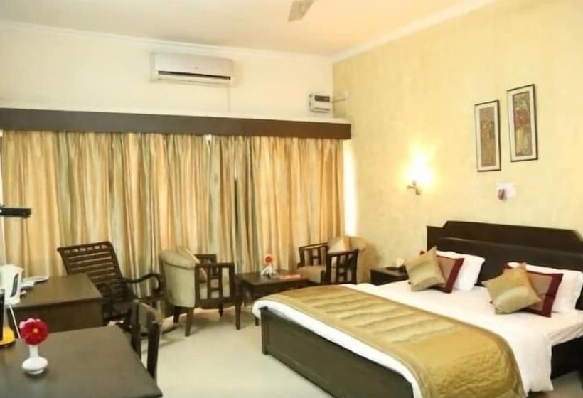 酒店 Badkhal Lake Resort