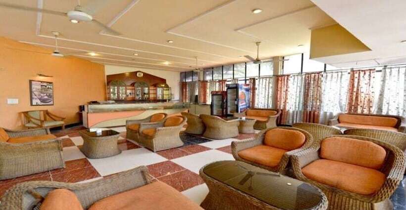 酒店 Badkhal Lake Resort