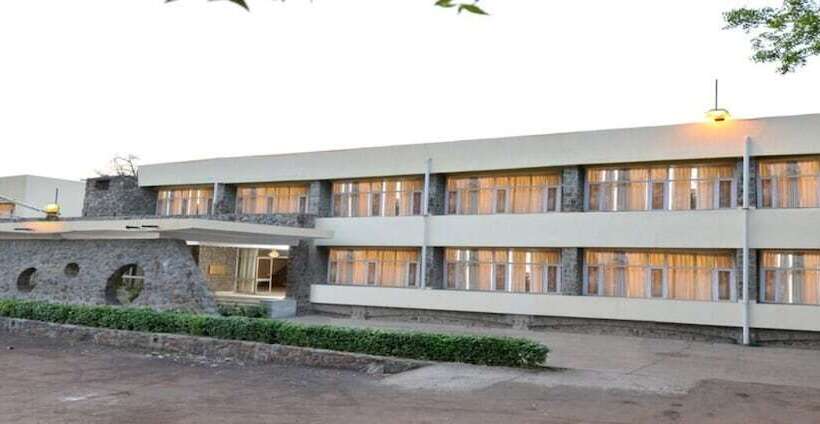 酒店 Badkhal Lake Resort