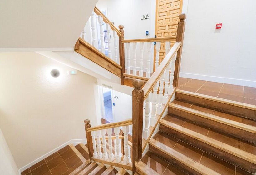 هتل Bestprice Santillana