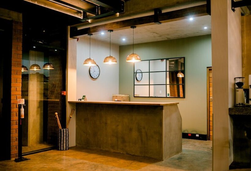 בית מלון כפרי Dragonview Lodge