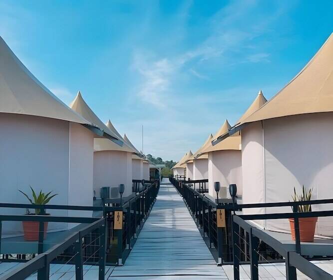 בית מלון כפרי Kiki Beach Resort, Batam