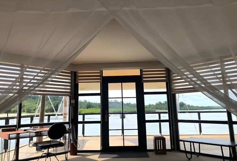 בית מלון כפרי Kiki Beach Resort, Batam