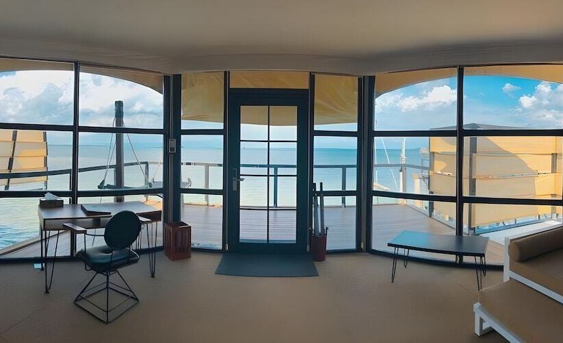 בית מלון כפרי Kiki Beach Resort, Batam