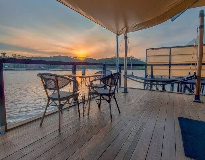 בית מלון כפרי Kiki Beach Resort, Batam