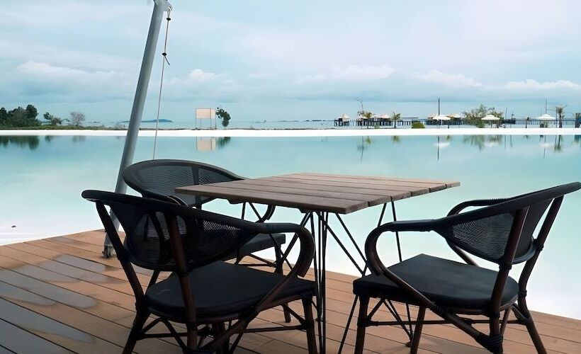 בית מלון כפרי Kiki Beach Resort, Batam