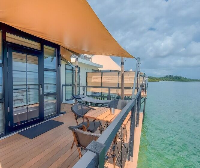 בית מלון כפרי Kiki Beach Resort, Batam