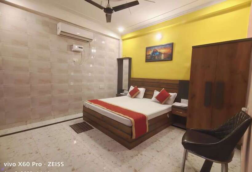 酒店 Goroomgo Nirmala Palace Ayodhya