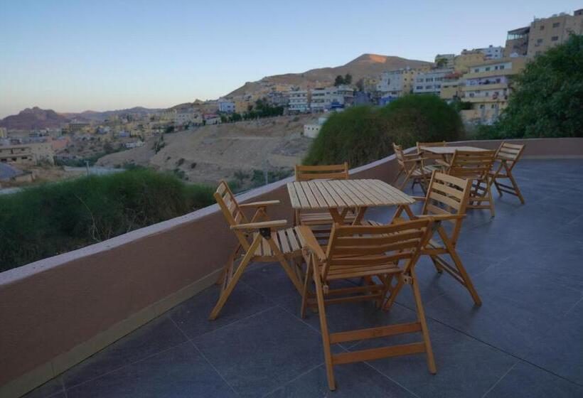 هتل Petra Plaza