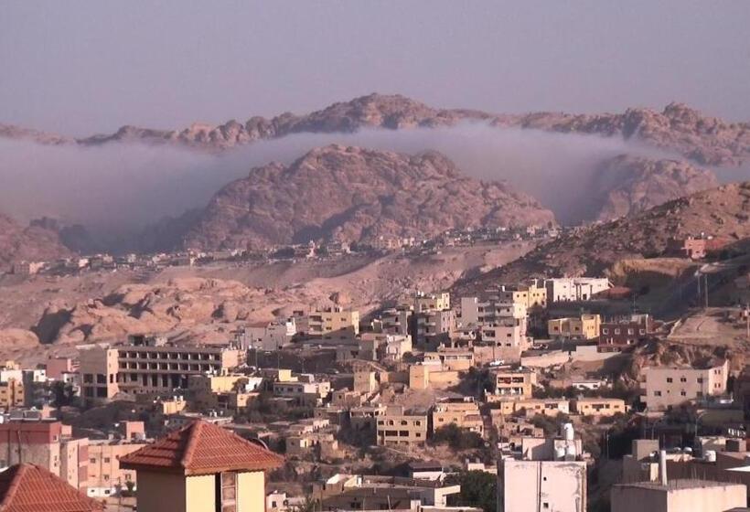 هتل Petra Plaza