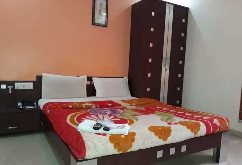 בית מלון כפרי Raviraj Palace Rajkot