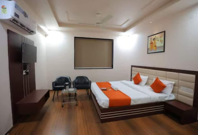 בית מלון כפרי Raviraj Palace Rajkot