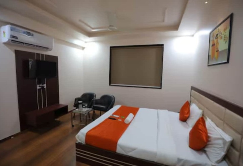 בית מלון כפרי Raviraj Palace Rajkot