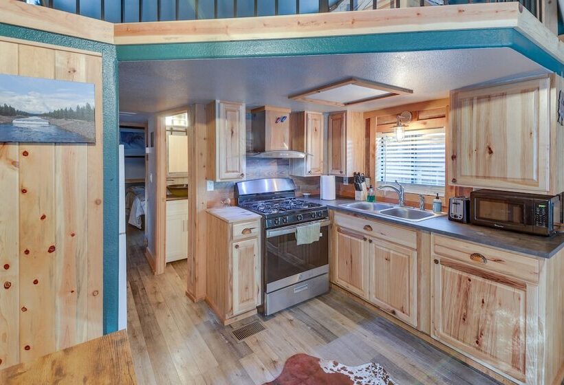 Peaceful Lake Almanor Hideaway, Fish, Hunt + Hike!