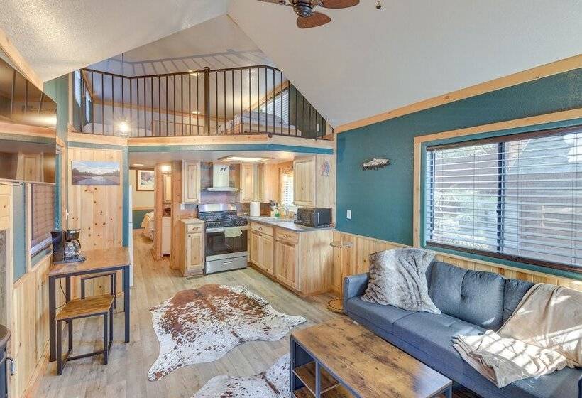 Peaceful Lake Almanor Hideaway, Fish, Hunt + Hike!