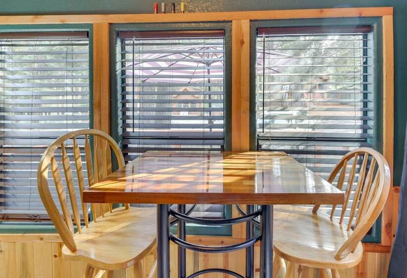 Peaceful Lake Almanor Hideaway, Fish, Hunt + Hike!