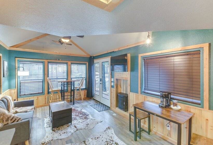 Peaceful Lake Almanor Hideaway, Fish, Hunt + Hike!