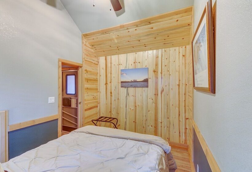 Peaceful Lake Almanor Hideaway, Fish, Hunt + Hike!