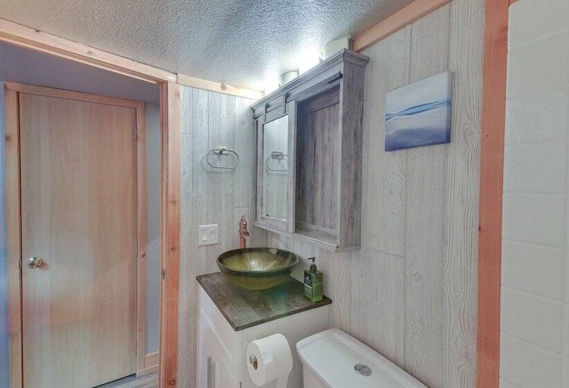 Peaceful Lake Almanor Hideaway, Fish, Hunt + Hike!