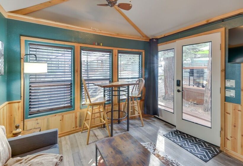 Peaceful Lake Almanor Hideaway, Fish, Hunt + Hike!