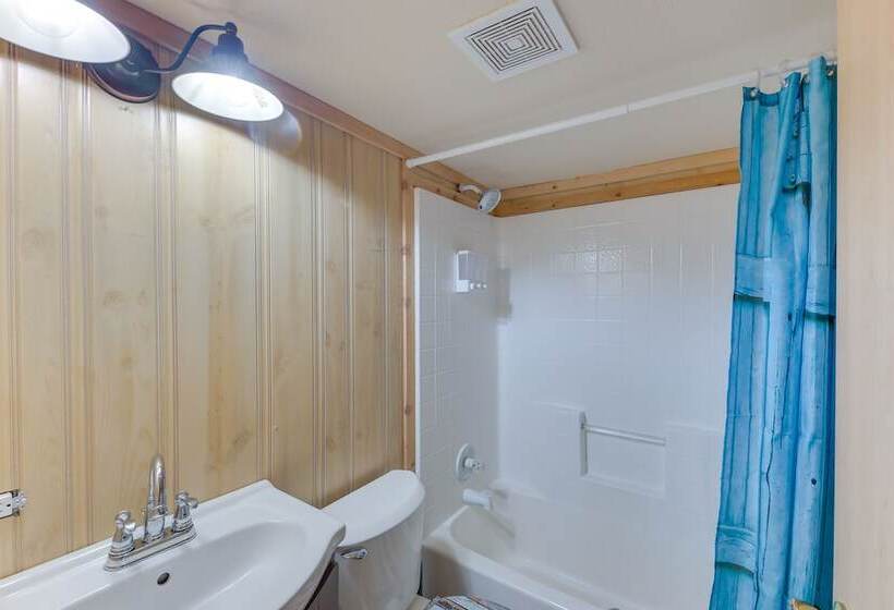 Quiet Lake Almanor Cabin, Steps To Fishing