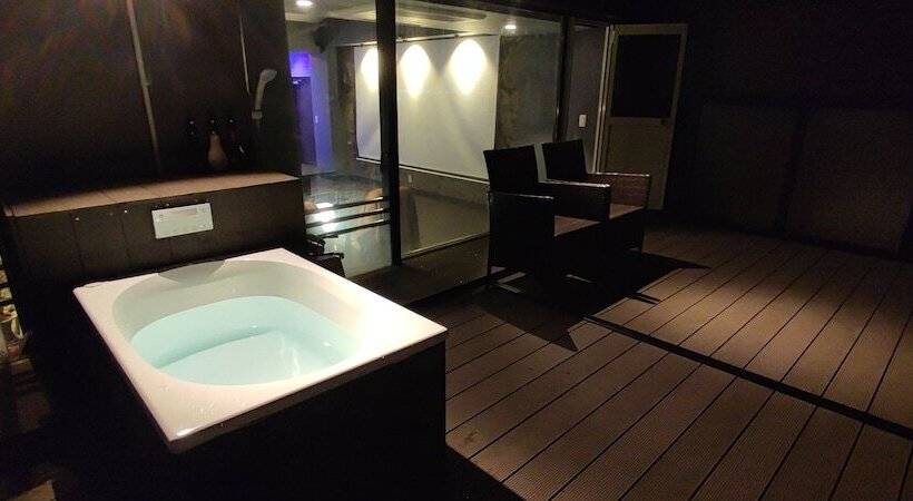 אתר נופש Hakonegora Guamdog Honten