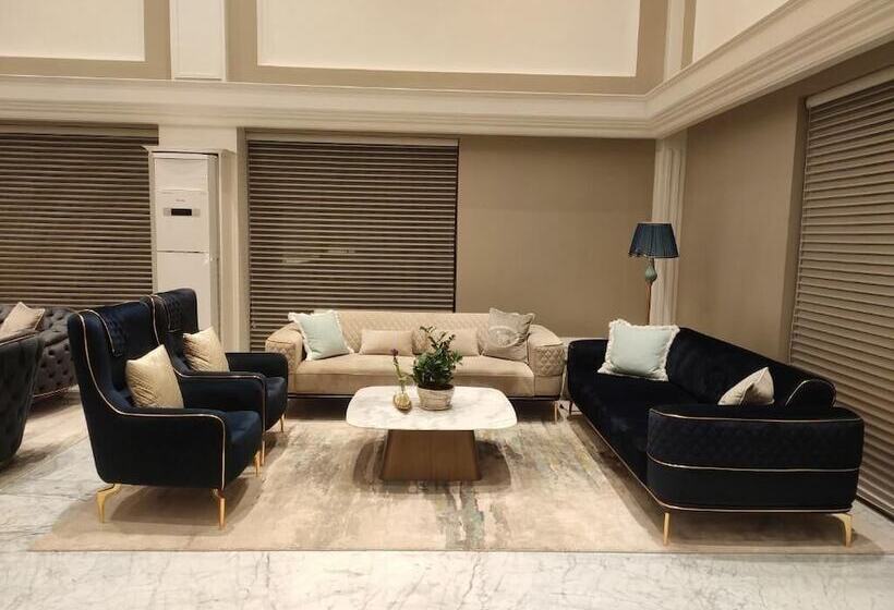 בית מלון כפרי Nambiar Club Bellezea