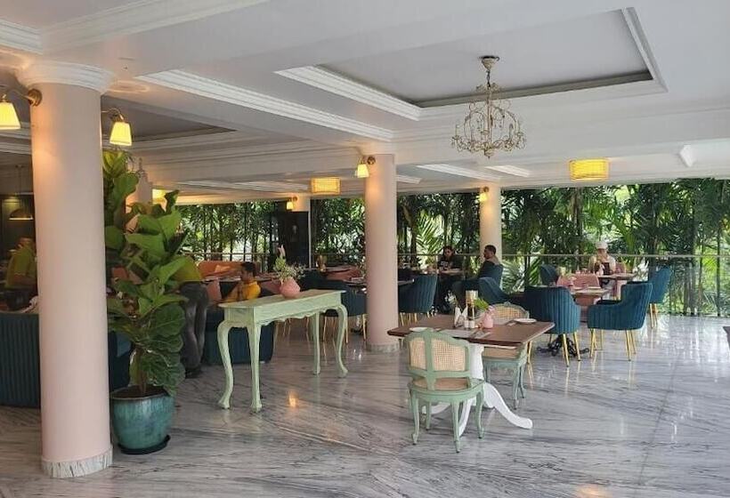 בית מלון כפרי Nambiar Club Bellezea