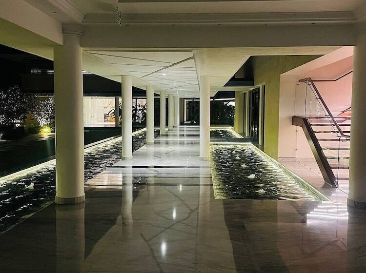 בית מלון כפרי Nambiar Club Bellezea