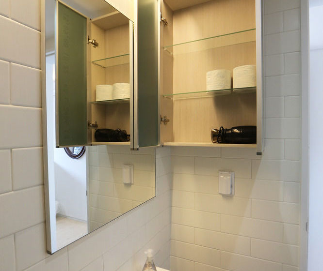 Runway Guesthouse  Hostel