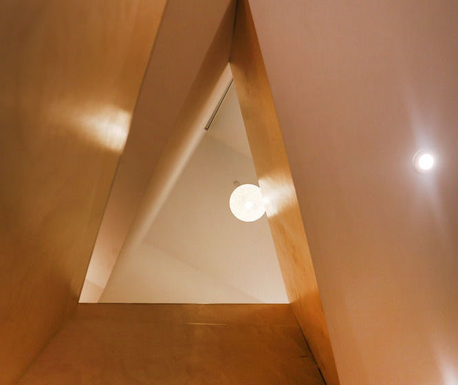 Runway Guesthouse  Hostel